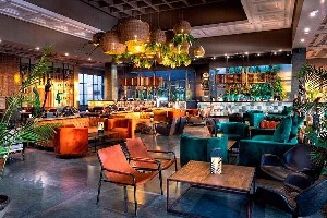 Restaurant/bars