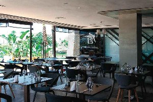 Restaurant/bars