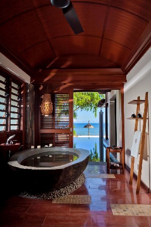 Bath tub