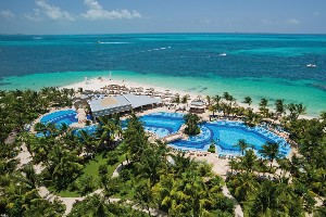 Pohled na hotel a okolí