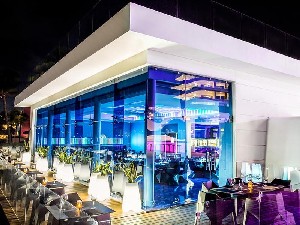 Restaurant/bars