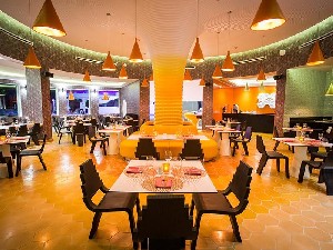 Restaurant/bars