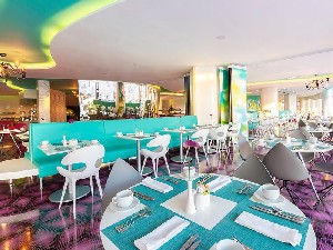Restaurant/bars