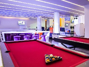 Restaurant/bars
