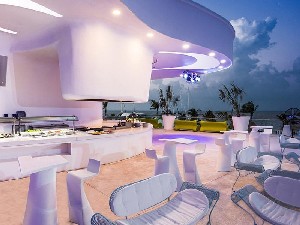 Restaurant/bars
