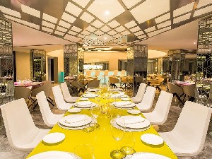 Restaurant/bars