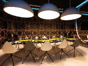 Restaurant/bars