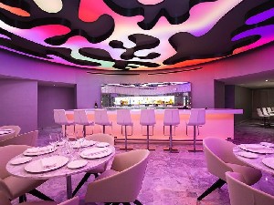 Restaurant/bars