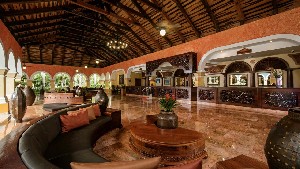 Restaurant/bars