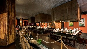 Restaurant/bars