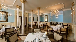 Restaurant/bars