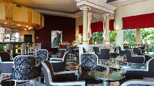 Restaurant/bars