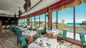 Restaurant/bars