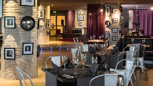 Restaurant/bars