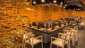Restaurant/bars