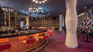 Restaurant/bars