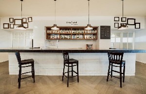 bar