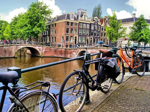 Nizozemsko, Amsterdam a okolí, Amsterdam - Země Beneluxu a květinové korzo