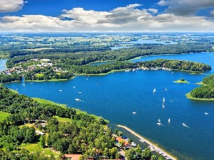 mazurska-jezera-scaled-e1670771591645