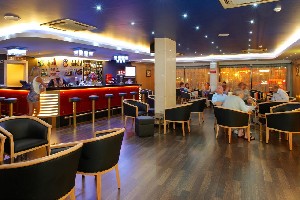 restaurant/bar