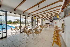 Pool Bar