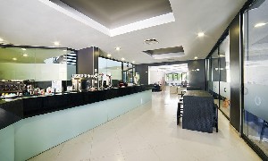Restaurant/bars