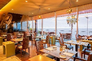 Restaurant/bars