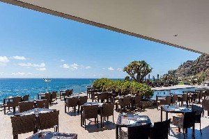 Restaurant/bars