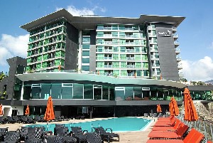 Hotel cu piscină