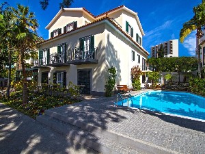 Hotel s bazénem