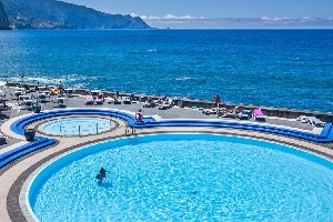 basen z widokiem na ocean