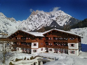 Budova hotelu v zimě 