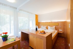 Hotel DER WALDHOF wakacje