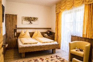 Hotel PEOPLE'S HOTEL wakacje