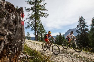 Hotel FAMILIEN- UND WELLNESSHOTEL DER HANNESHOF - DAS MONTANA wakacje