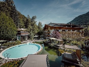 Hotel s bazénem