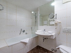 Hotel HARMONY HOTEL HARFENWIRT wakacje