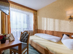 Hotel HARMONY HOTEL HARFENWIRT wakacje