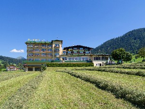 Hotel HARMONY HOTEL HARFENWIRT wakacje