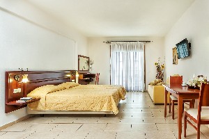 Premium Stuidio Side Pool View