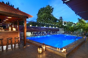 Pool Bar
