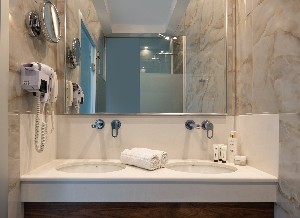 Suite Bathroom