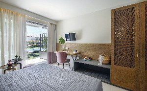 Deluxe Suite Pool View