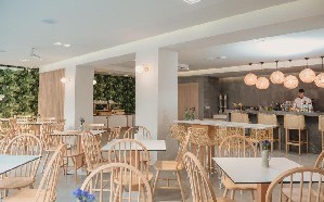 bar