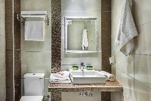 Batroom 2 Bedroom Fam. Suite SV