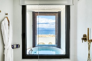 Jade Suite with outdoor Whirlpool