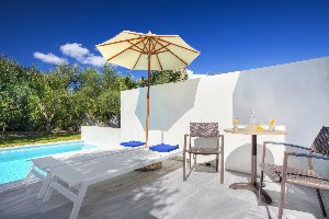 The Pool Casual Room with Sharing Pool
