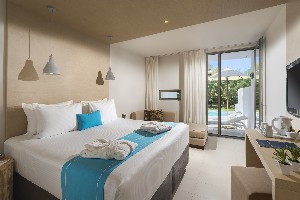 The Pool Casual Room with Sharing Pool
