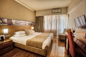 Superior Street View Room