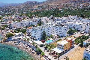 Hotel s bazénem u pláže 